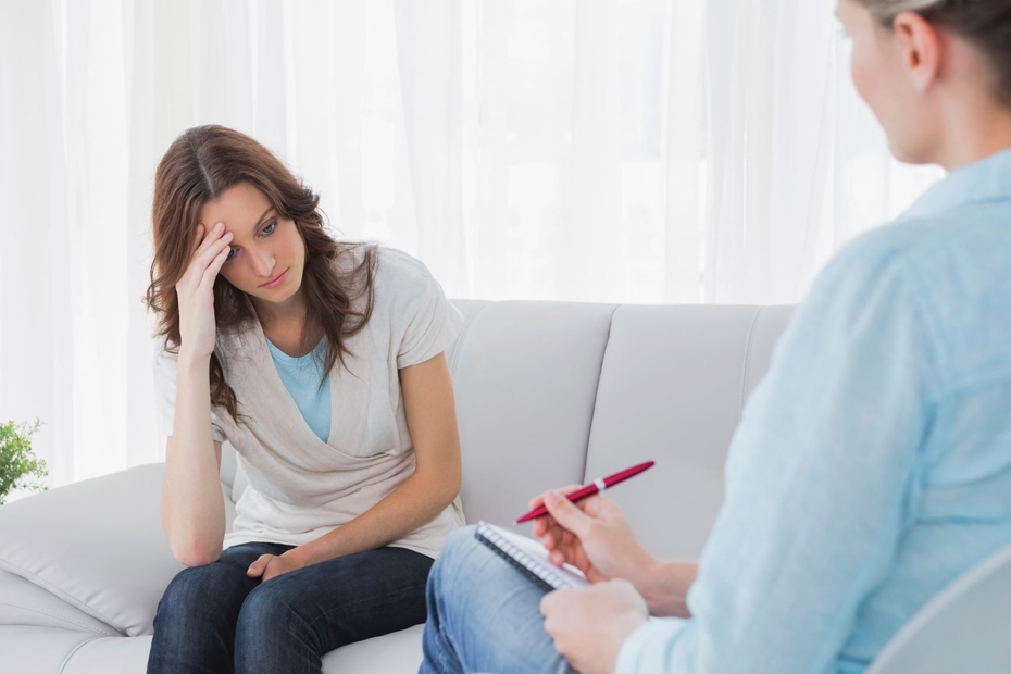 woman talking to a therapist